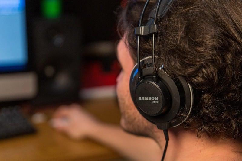 SAMSON SR990 Closed-Back Studio Reference Headphones - Image 5